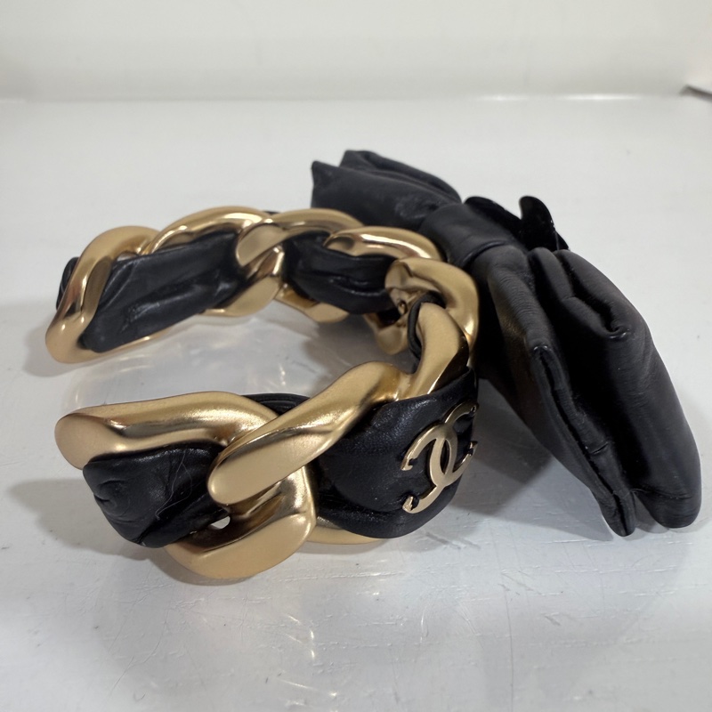 Chanel✨20A黑金皮穿山茶花手鐲-22