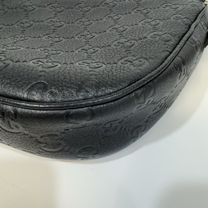 GUCCI黑壓紋牛皮淡金釦兩用彎月包820453-13