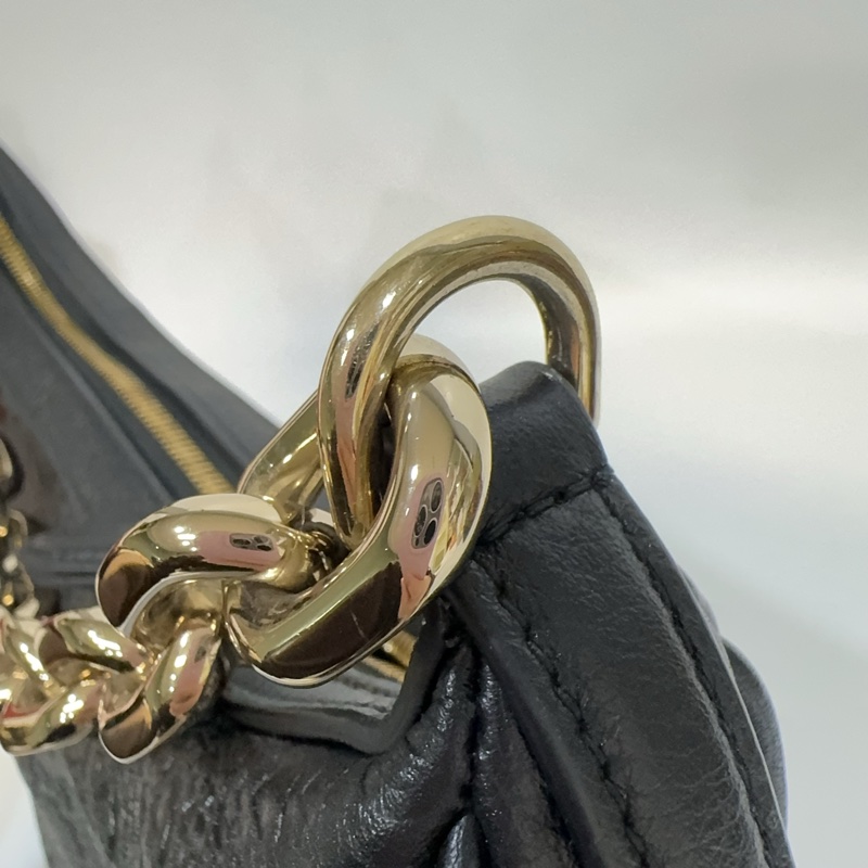 GUCCI黑壓紋牛皮淡金釦兩用彎月包820453-14