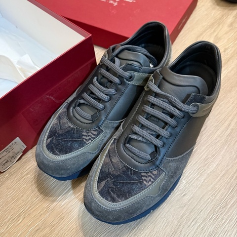 瑞奇二手精品  Salvatore Ferrgamo us8.5全新 球鞋