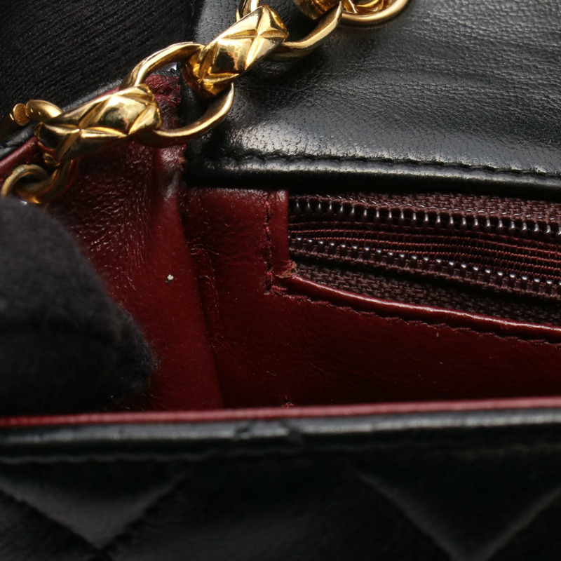 香奈兒迷你絎縫鏈條斜挎包，羊皮材質，黑色，二手，金色五金，COCO-7