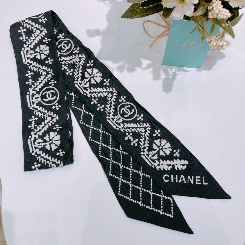 TW4768 Chanel 香奈兒 絲巾Silk Logo Slim Bandeau Twilly Black X White-2