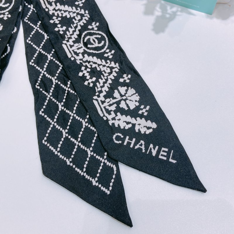TW4768 Chanel 香奈兒 絲巾Silk Logo Slim Bandeau Twilly Black X White-3
