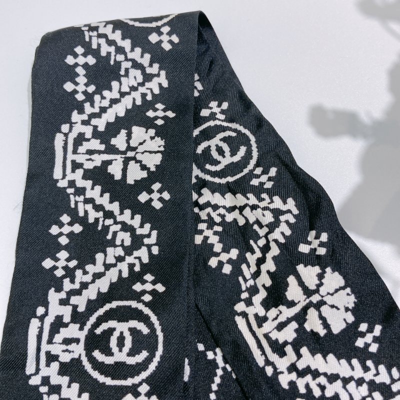 TW4768 Chanel 香奈兒 絲巾Silk Logo Slim Bandeau Twilly Black X White-5