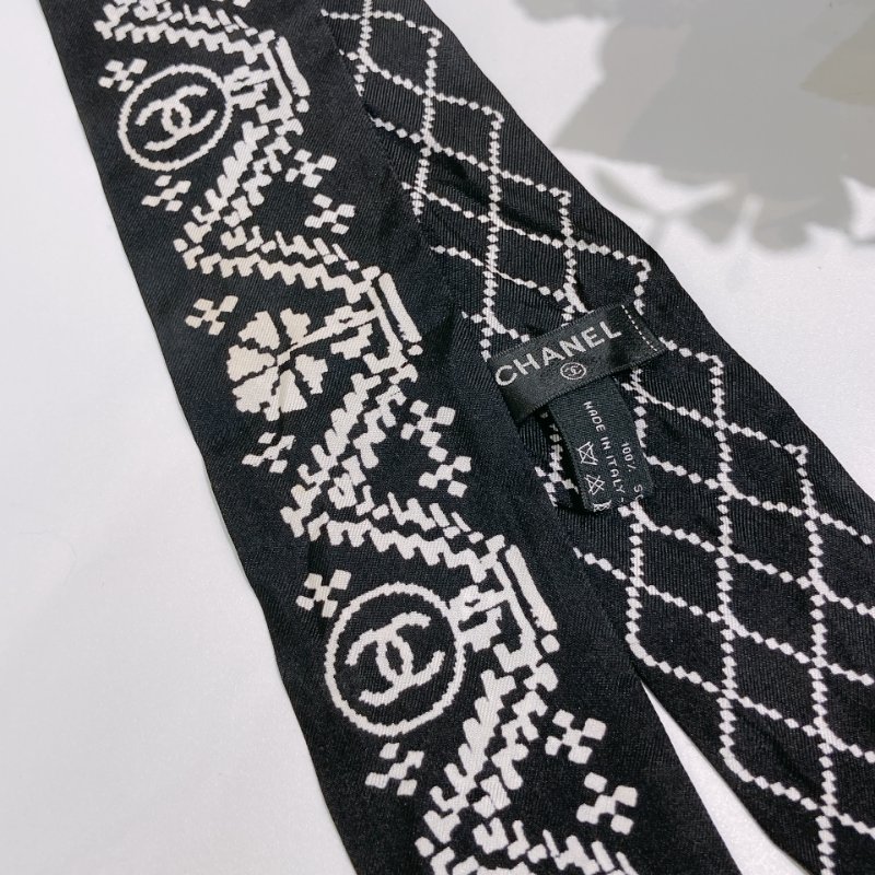 TW4768 Chanel 香奈兒 絲巾Silk Logo Slim Bandeau Twilly Black X White-6