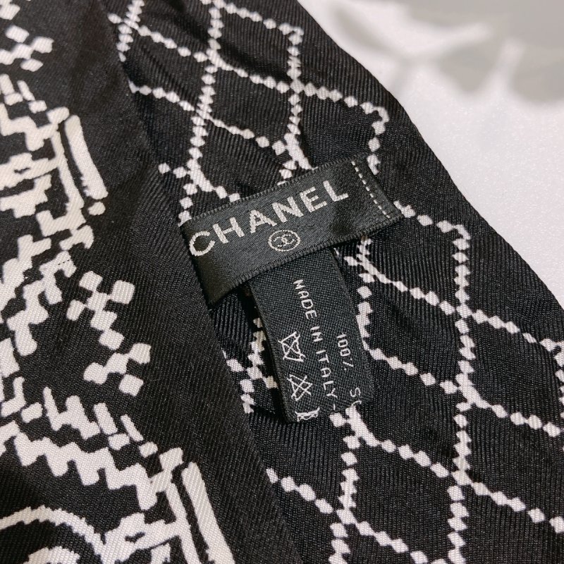 TW4768 Chanel 香奈兒 絲巾Silk Logo Slim Bandeau Twilly Black X White-7