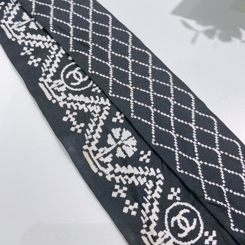 TW4768 Chanel 香奈兒 絲巾Silk Logo Slim Bandeau Twilly Black X White-10
