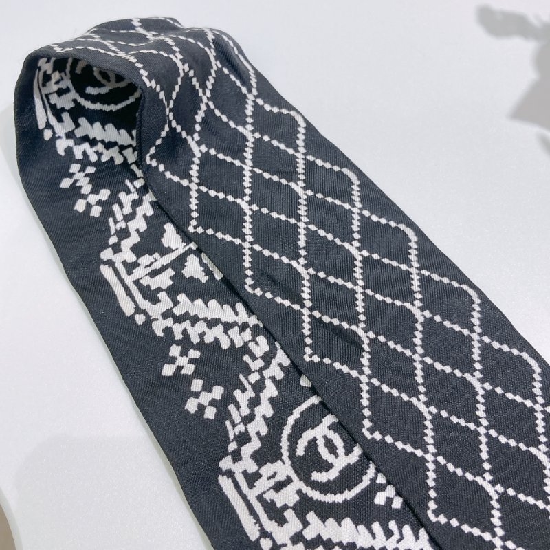 TW4768 Chanel 香奈兒 絲巾Silk Logo Slim Bandeau Twilly Black X White-11