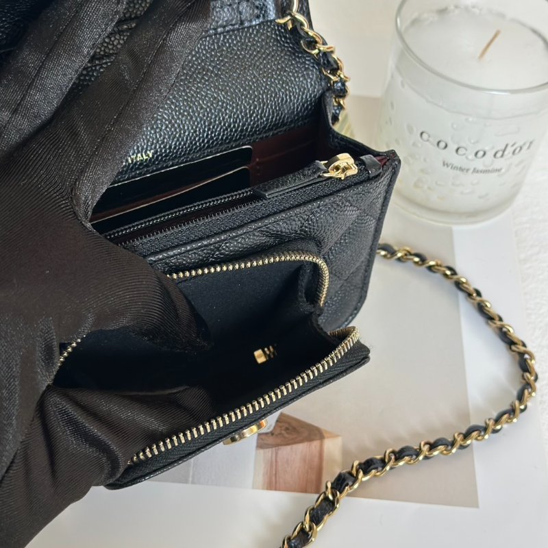 CHANEL 粒面牛皮郵差包 - mini黑金-7