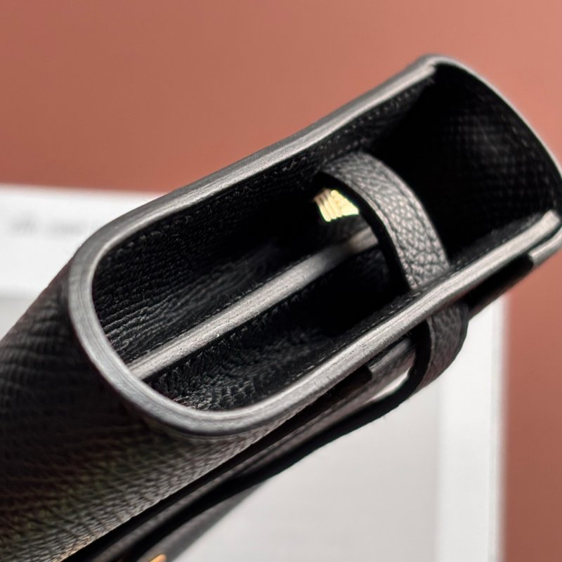 W刻 ::HERMES:: 愛馬仕黑金 KELLY TO GO 斜背包-12