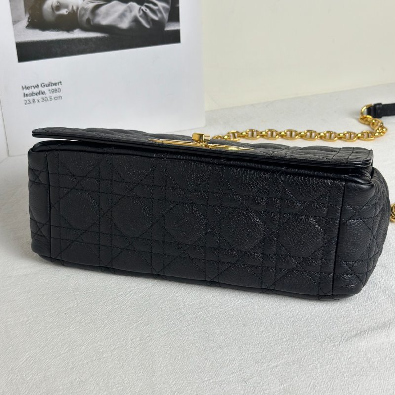 DIOR Caro藤格紋斜背包 - 中號黑金-4