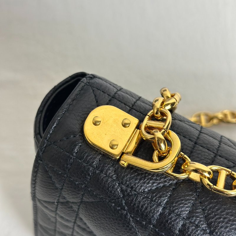 DIOR Caro藤格紋斜背包 - 中號黑金-10