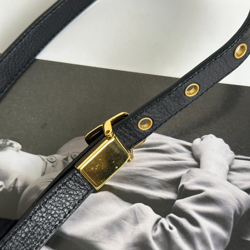 DIOR Caro藤格紋斜背包 - 中號黑金-11