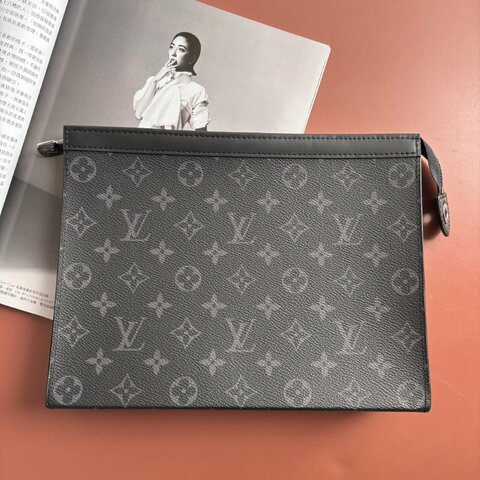 ::LOUIS VUITTON:: LV M61692 黑花紋省拿包 手袋 Pochette Voyage MM