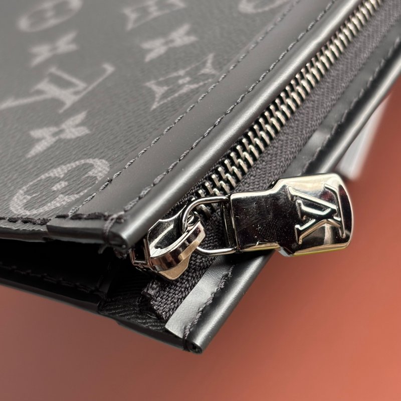::LOUIS VUITTON:: LV M61692 黑花紋省拿包 手袋 Pochette Voyage MM-5