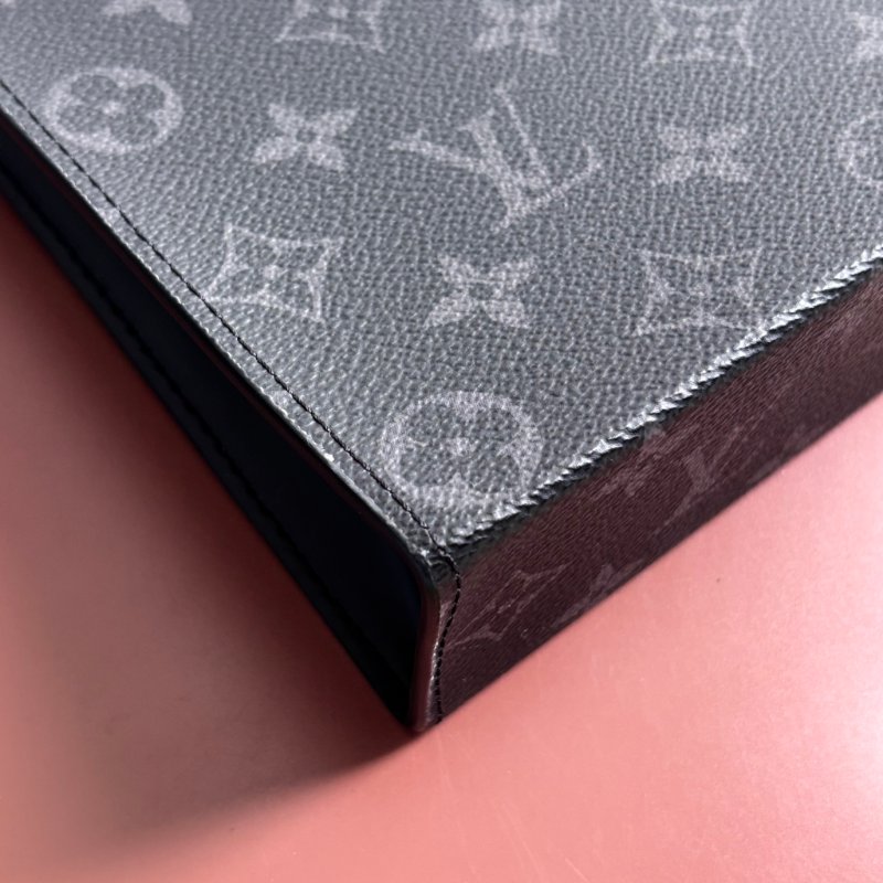 ::LOUIS VUITTON:: LV M61692 黑花紋省拿包 手袋 Pochette Voyage MM-9