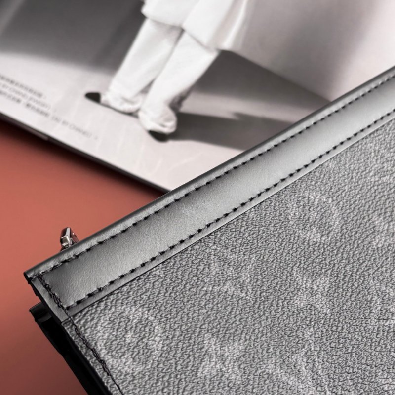 ::LOUIS VUITTON:: LV M61692 黑花紋省拿包 手袋 Pochette Voyage MM-10