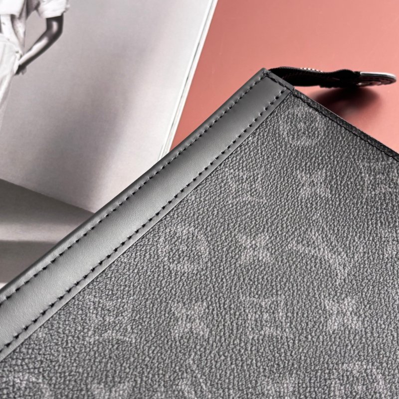 ::LOUIS VUITTON:: LV M61692 黑花紋省拿包 手袋 Pochette Voyage MM-11