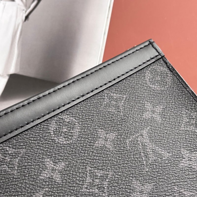 ::LOUIS VUITTON:: LV M61692 黑花紋省拿包 手袋 Pochette Voyage MM-12
