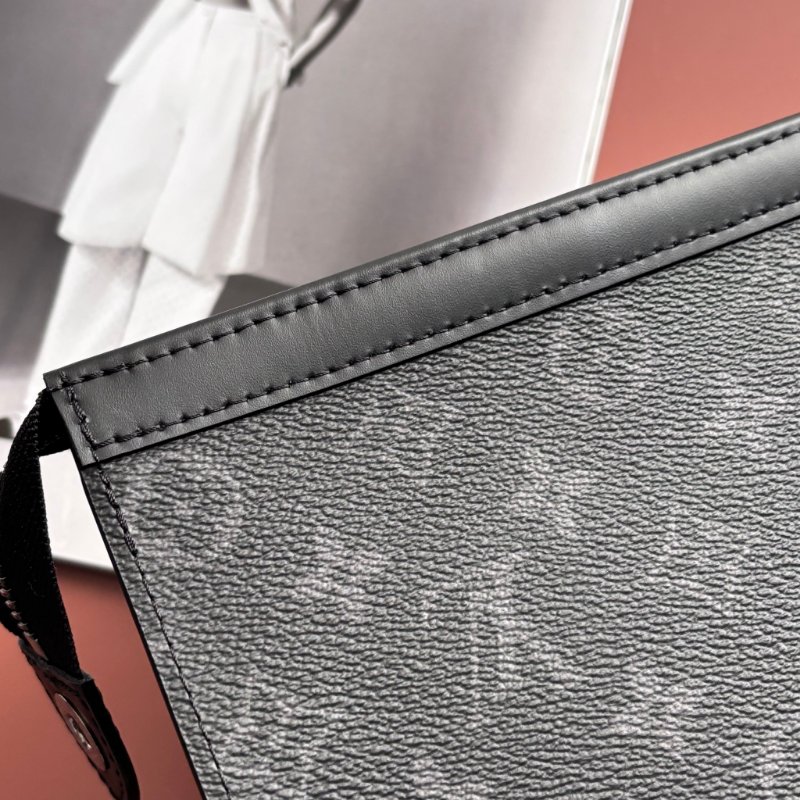 ::LOUIS VUITTON:: LV M61692 黑花紋省拿包 手袋 Pochette Voyage MM-13