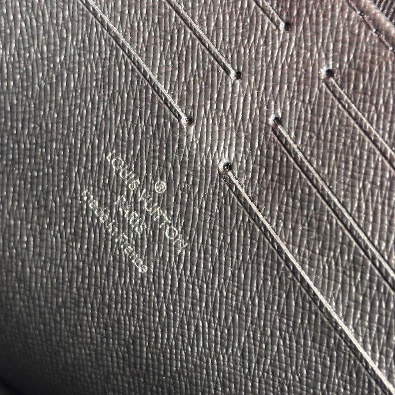 ::LOUIS VUITTON:: LV M61692 黑花紋省拿包 手袋 Pochette Voyage MM-15