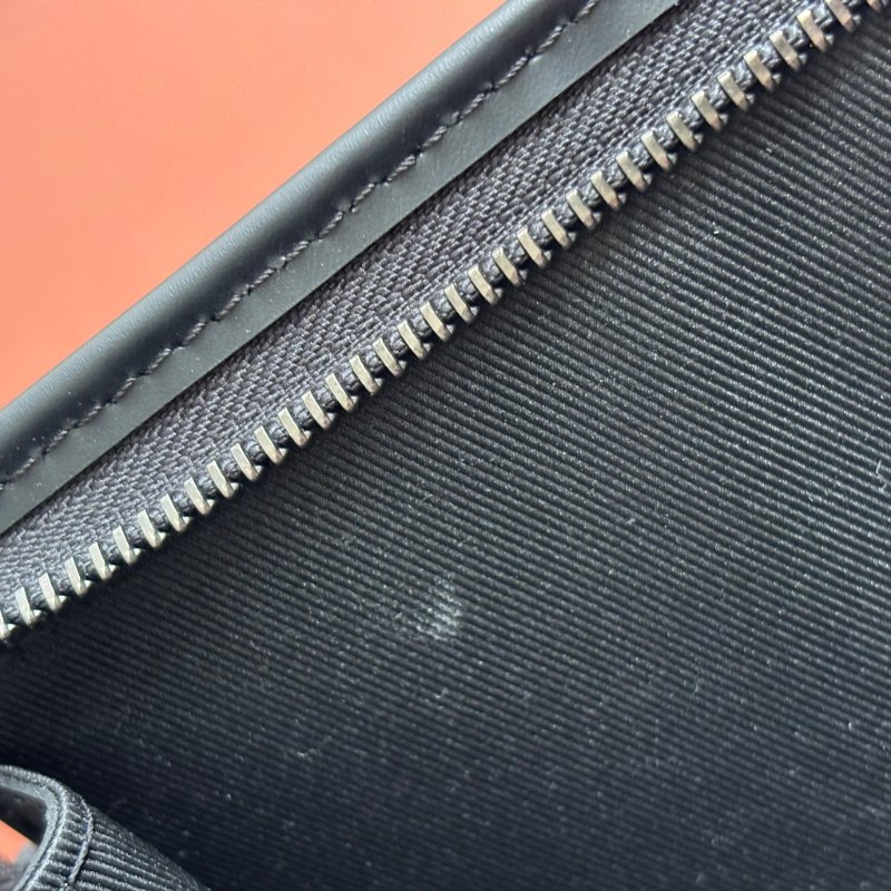 ::LOUIS VUITTON:: LV M61692 黑花紋省拿包 手袋 Pochette Voyage MM-16