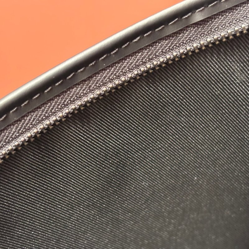 ::LOUIS VUITTON:: LV M61692 黑花紋省拿包 手袋 Pochette Voyage MM-17