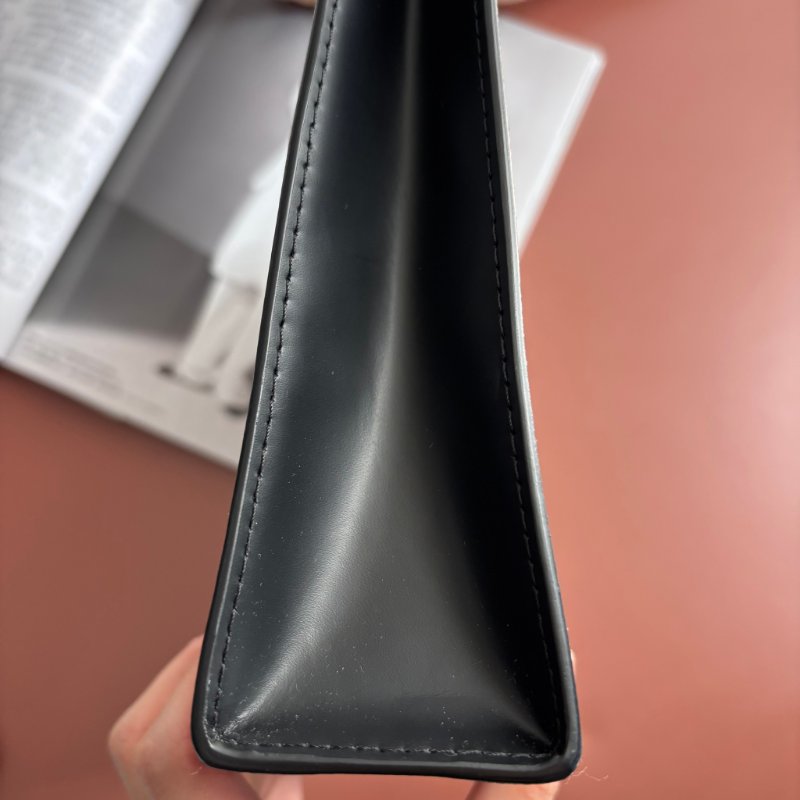 ::LOUIS VUITTON:: LV M61692 黑花紋省拿包 手袋 Pochette Voyage MM-18