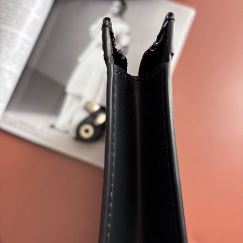 ::LOUIS VUITTON:: LV M61692 黑花紋省拿包 手袋 Pochette Voyage MM-21