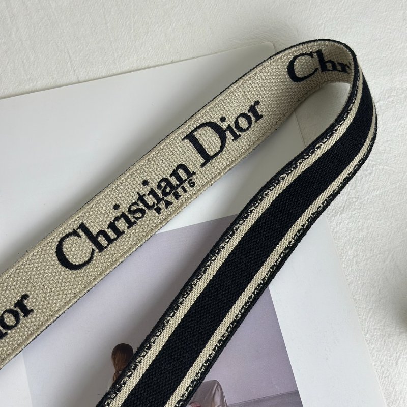 DIOR 小牛皮刺繡調節肩背帶-8