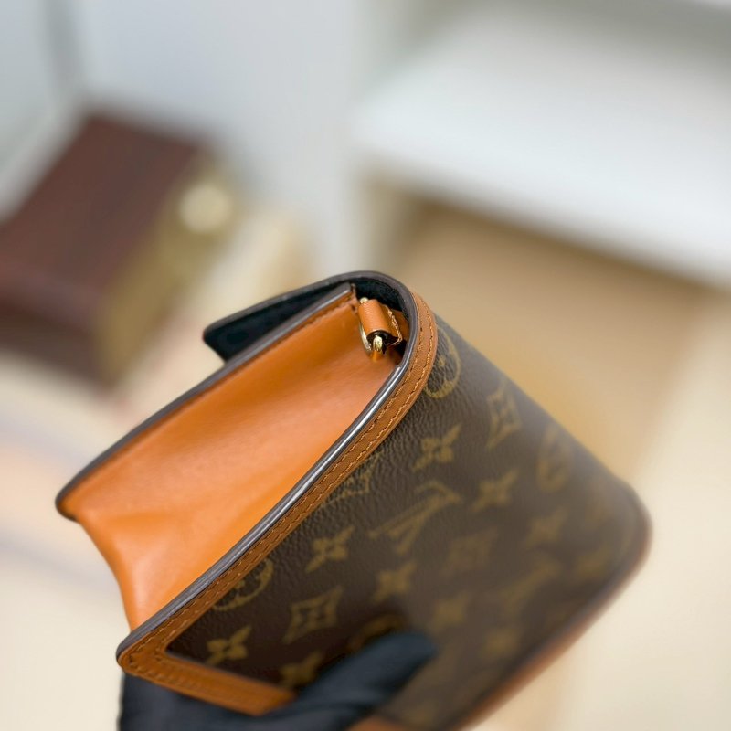 🏷️LV 路易威登．Dauphine 達芙妮 WOC M68746-10