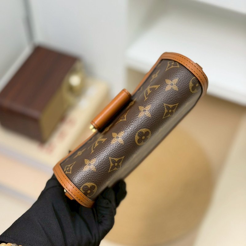 🏷️LV 路易威登．Dauphine 達芙妮 WOC M68746-13