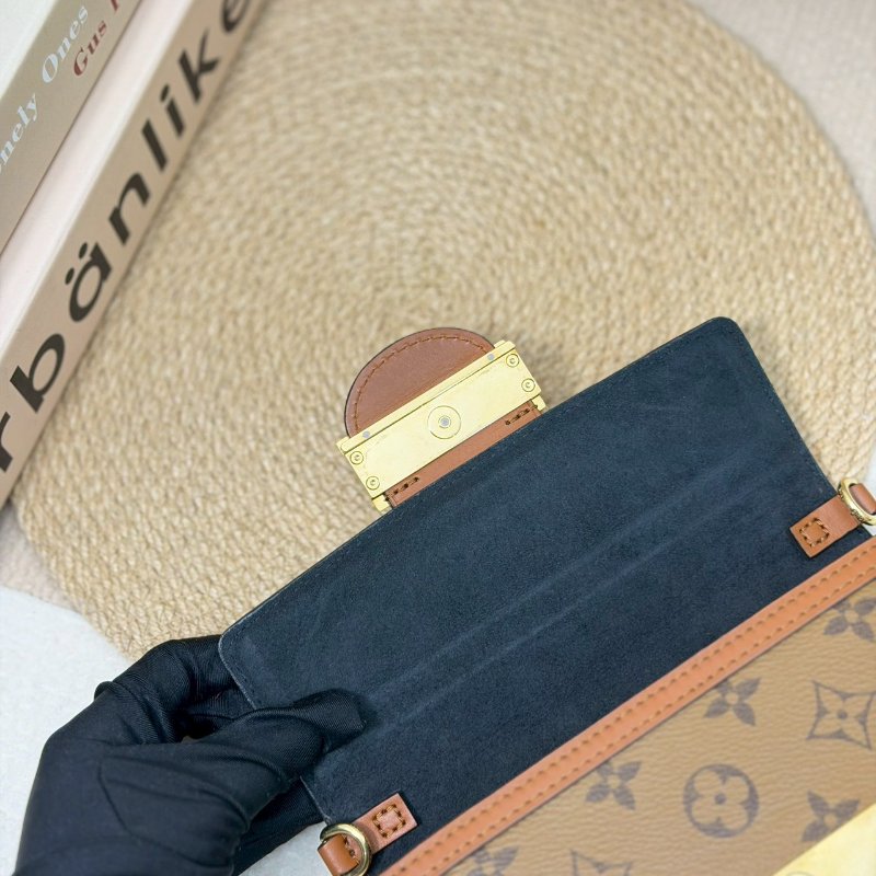 🏷️LV 路易威登．Dauphine 達芙妮 WOC M68746-17