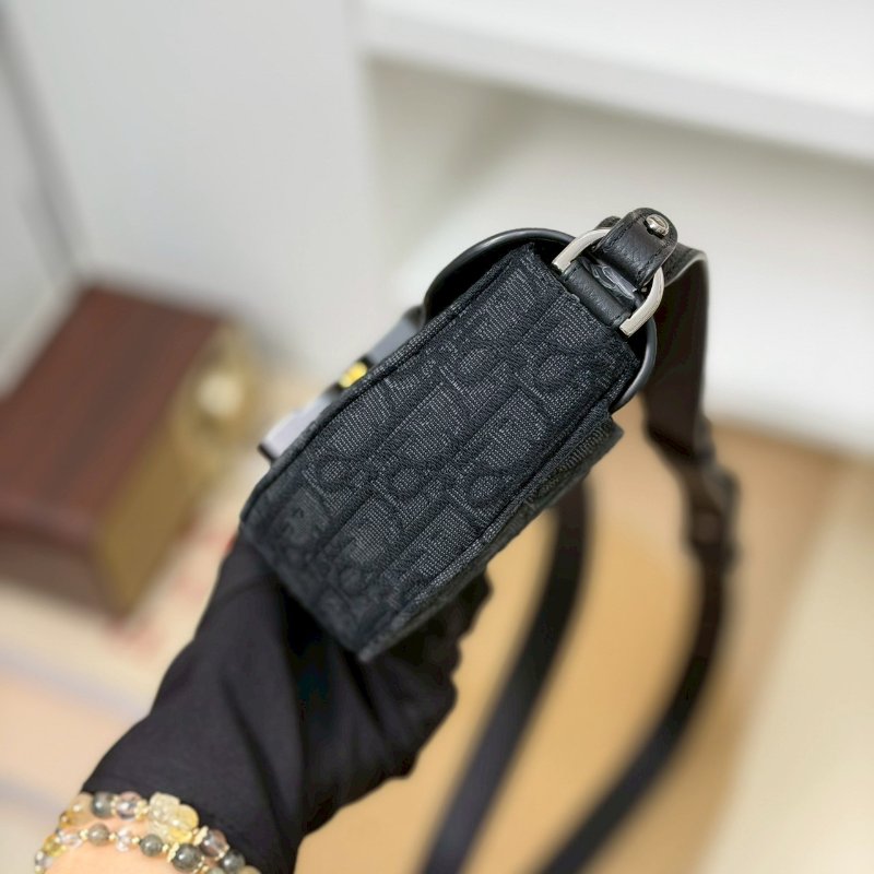 （每次上架都秒殺🔥）🏷️Dior 迪奧．Saddle 翻蓋郵差包-2