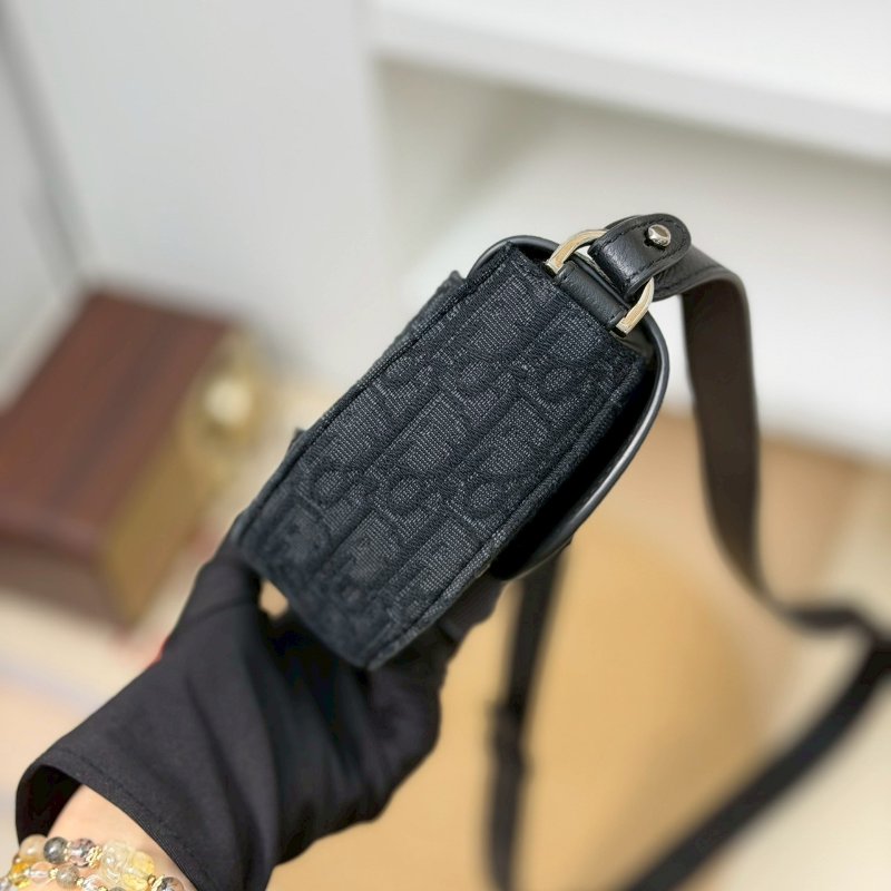 （每次上架都秒殺🔥）🏷️Dior 迪奧．Saddle 翻蓋郵差包-3