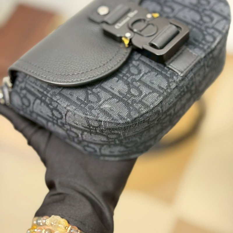 （每次上架都秒殺🔥）🏷️Dior 迪奧．Saddle 翻蓋郵差包-4