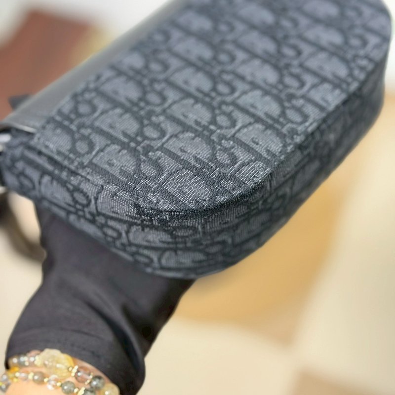 （每次上架都秒殺🔥）🏷️Dior 迪奧．Saddle 翻蓋郵差包-6