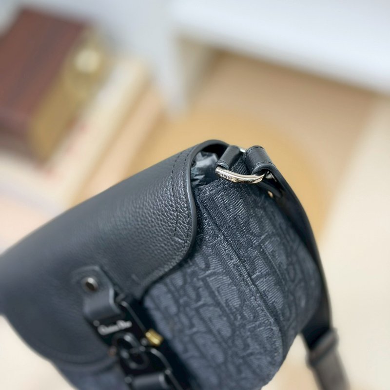 （每次上架都秒殺🔥）🏷️Dior 迪奧．Saddle 翻蓋郵差包-9