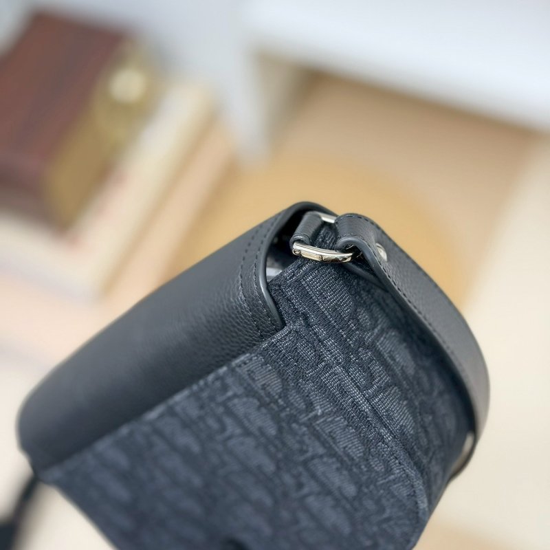 （每次上架都秒殺🔥）🏷️Dior 迪奧．Saddle 翻蓋郵差包-11