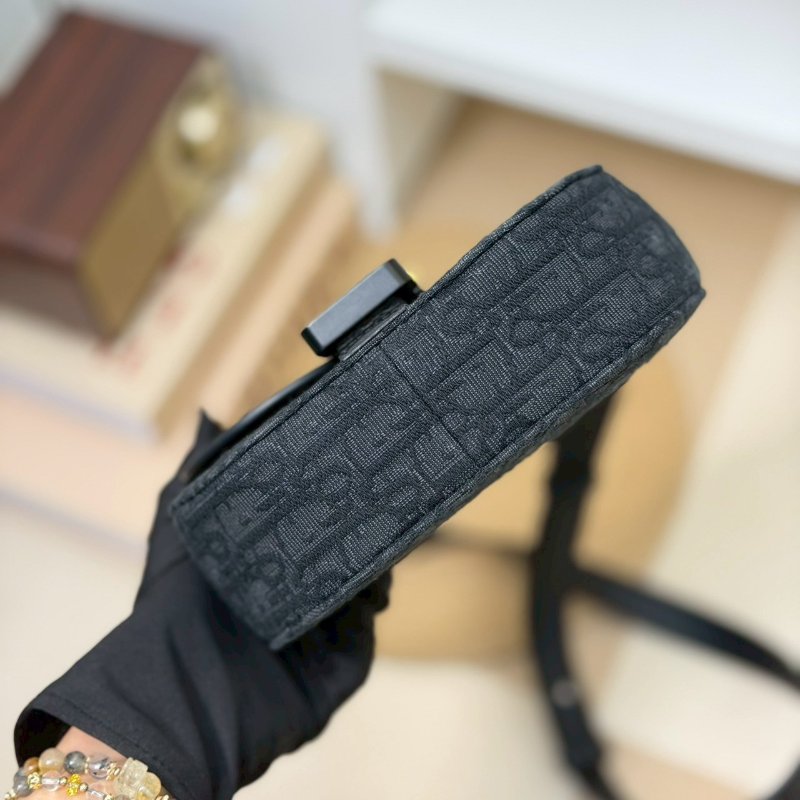 （每次上架都秒殺🔥）🏷️Dior 迪奧．Saddle 翻蓋郵差包-12