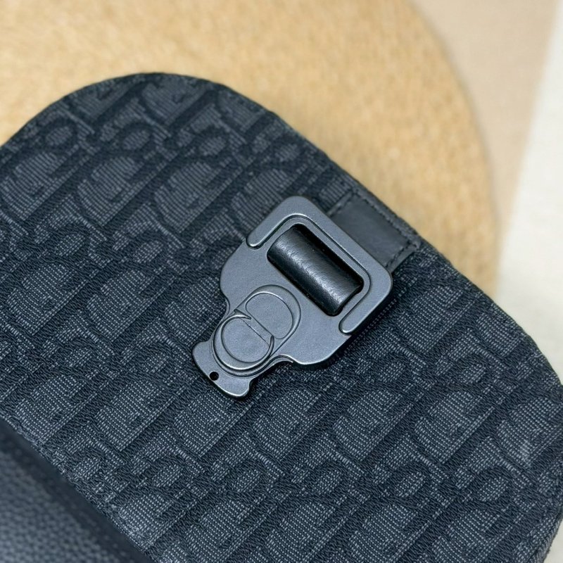 （每次上架都秒殺🔥）🏷️Dior 迪奧．Saddle 翻蓋郵差包-16