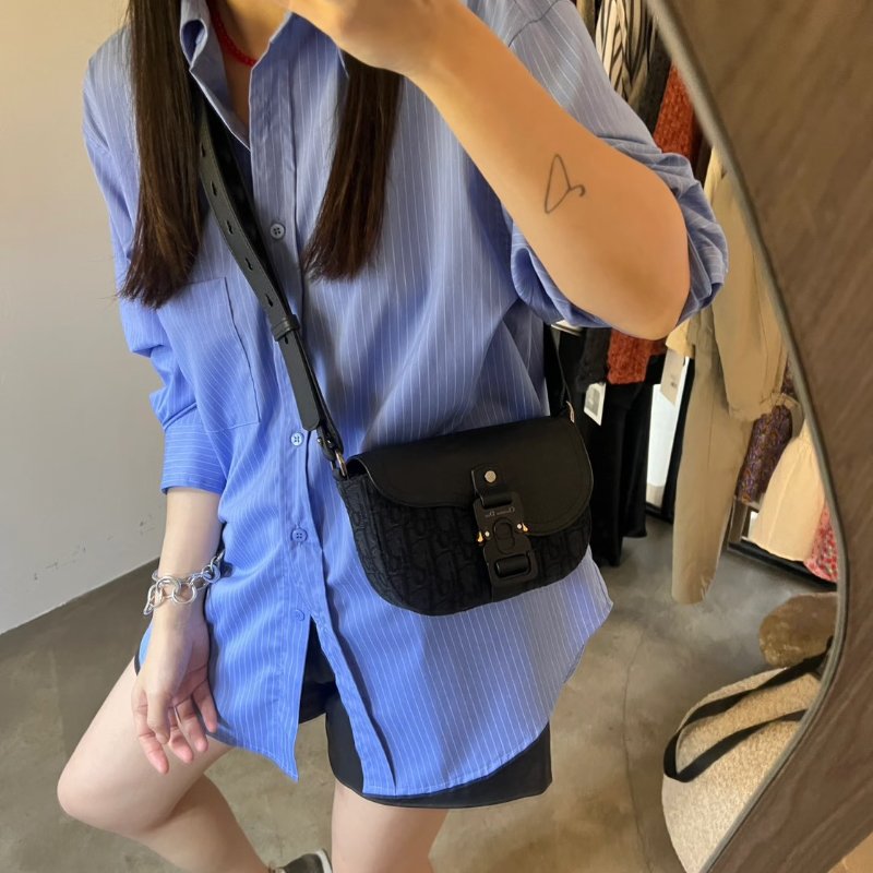 （每次上架都秒殺🔥）🏷️Dior 迪奧．Saddle 翻蓋郵差包-23