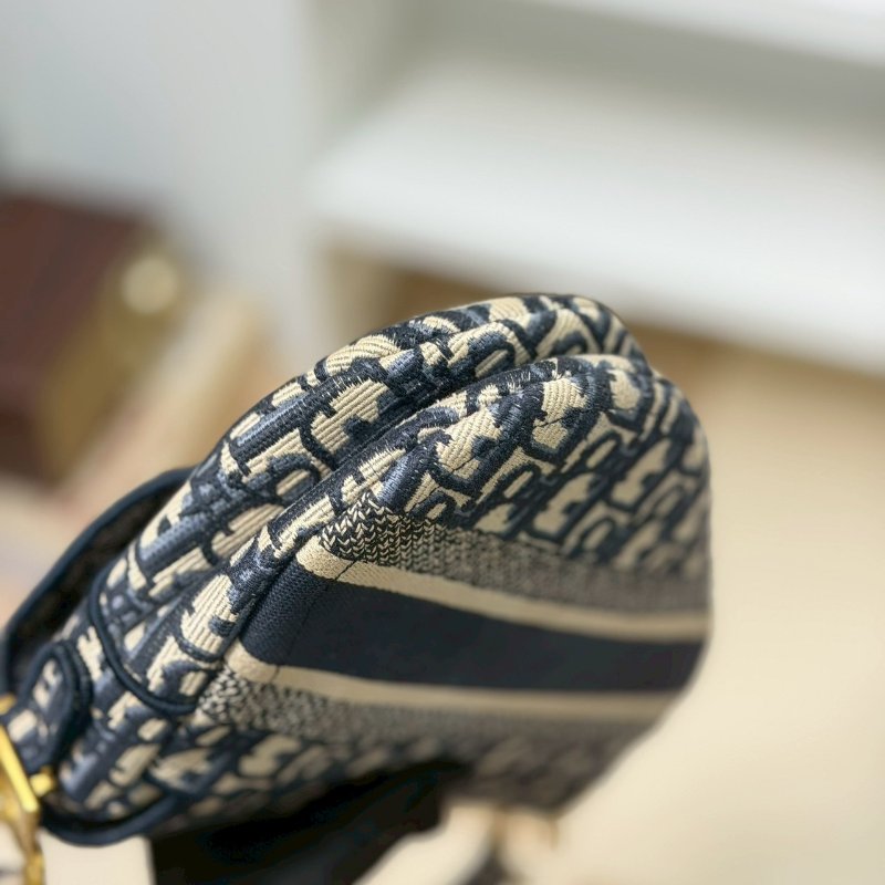 （櫃上半價帶走🫶🏻）🏷️Dior 迪奧．Saddle 刺繡緹花馬鞍包 中號-6