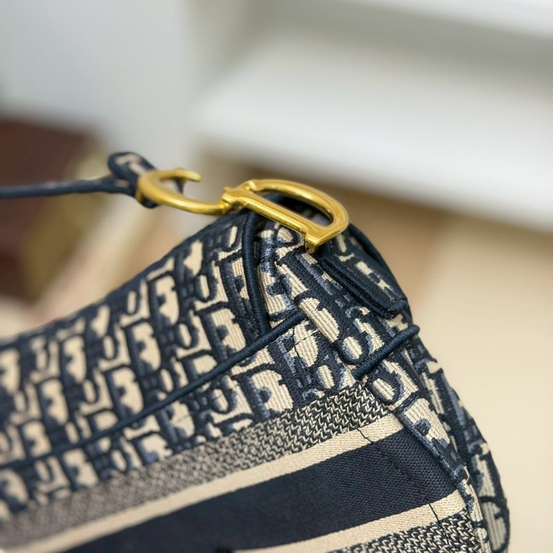 （櫃上半價帶走🫶🏻）🏷️Dior 迪奧．Saddle 刺繡緹花馬鞍包 中號-11