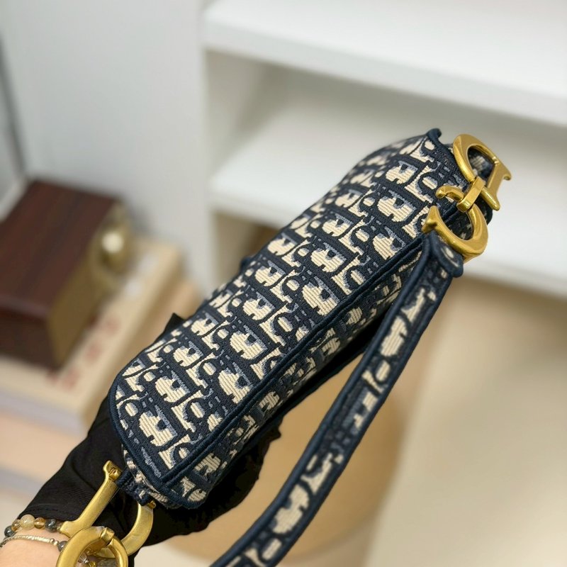 （櫃上半價帶走🫶🏻）🏷️Dior 迪奧．Saddle 刺繡緹花馬鞍包 中號-13
