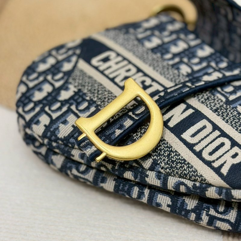 （櫃上半價帶走🫶🏻）🏷️Dior 迪奧．Saddle 刺繡緹花馬鞍包 中號-18
