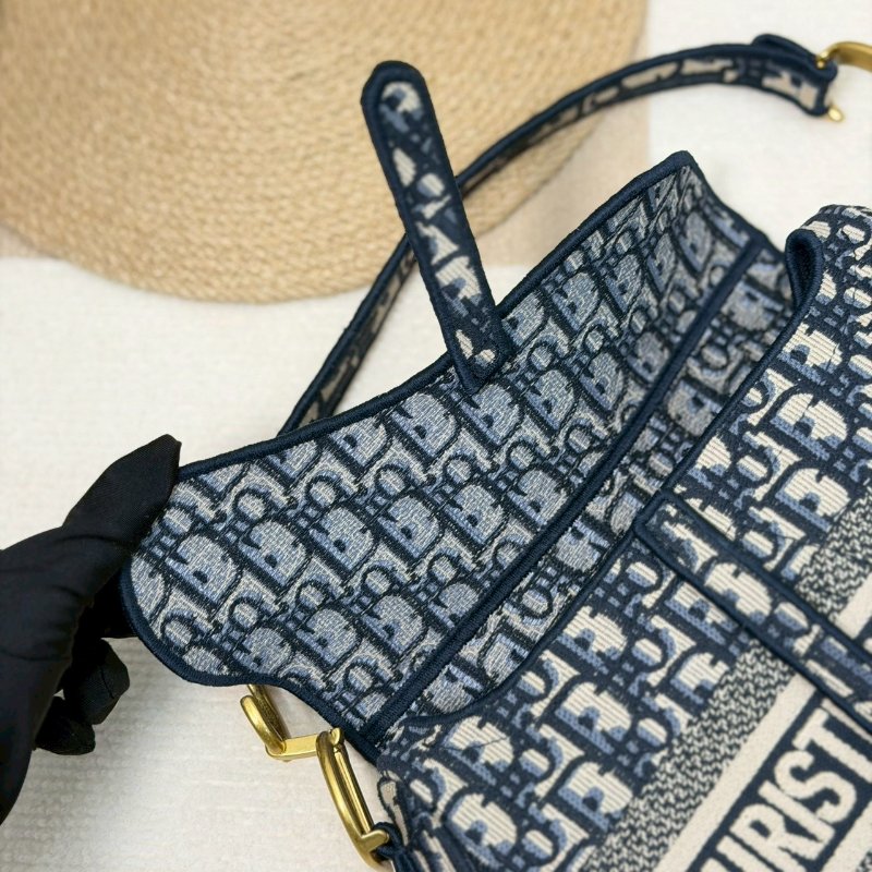 （櫃上半價帶走🫶🏻）🏷️Dior 迪奧．Saddle 刺繡緹花馬鞍包 中號-21