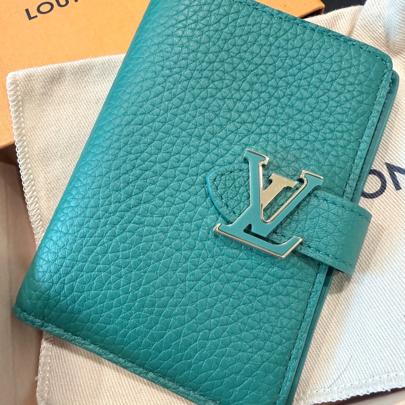 Louis Vuitton✨LV Taurillon vertical M82438限量皮革對開短夾錢包-1