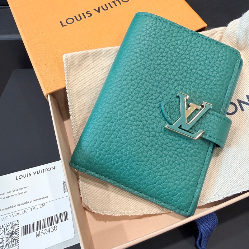 Louis Vuitton✨LV Taurillon vertical M82438限量皮革對開短夾錢包-6