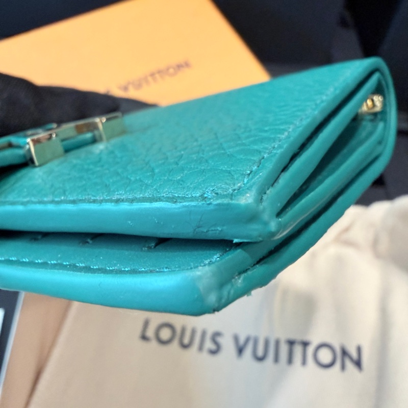 Louis Vuitton✨LV Taurillon vertical M82438限量皮革對開短夾錢包-12